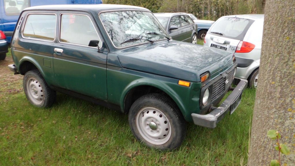 Lada Niva 94.000 km 2.900 &euro; Arnstadt / OT Dornheim 99310