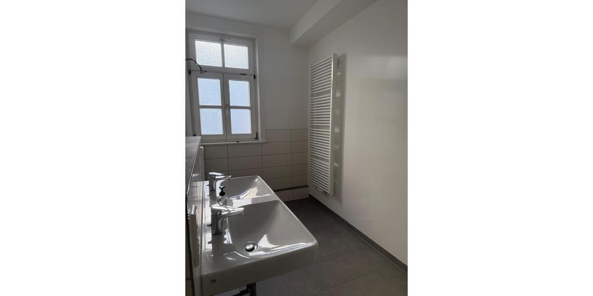 Etagenwohnung Erfurt - 5 Zimmer, 140 m&sup2;, 2.100&euro; | Angebot:26039468