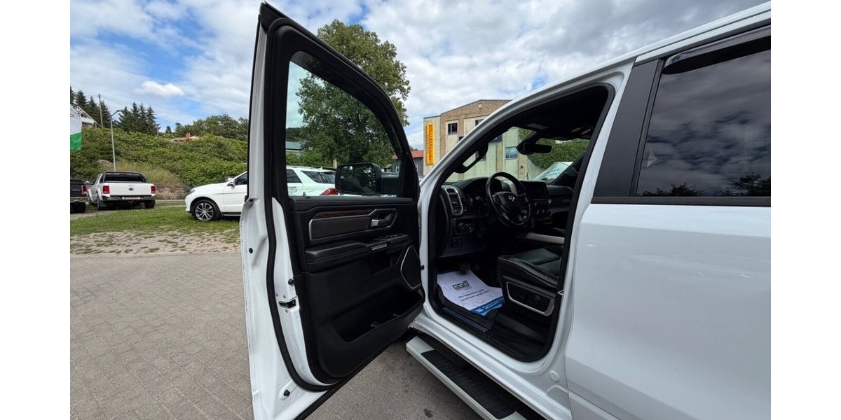 Dodge RAM 1500 5,7 HEMI LARAMIE 113.000 km 32.499 &euro; Rudolstadt 07407