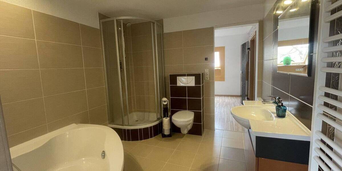 Einfamilienhaus Kölleda - 8 Zimmer, 267 m&sup2;, 279.000&euro; | Angebot:25676937