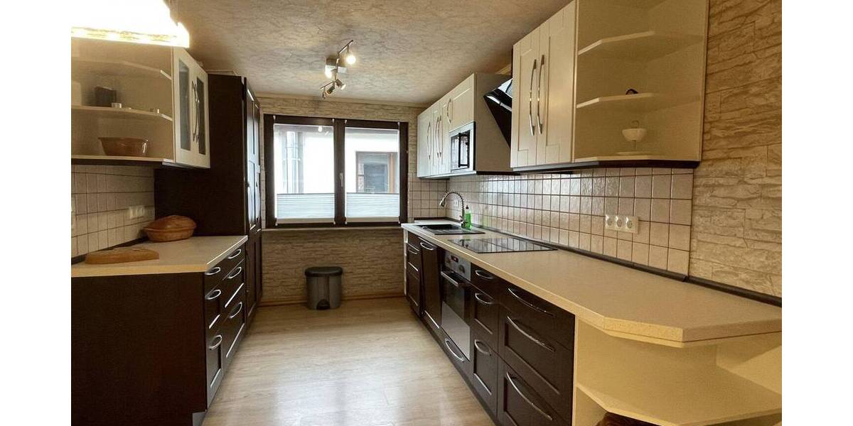 Einfamilienhaus Kölleda - 8 Zimmer, 267 m&sup2;, 279.000&euro; | Angebot:25676937