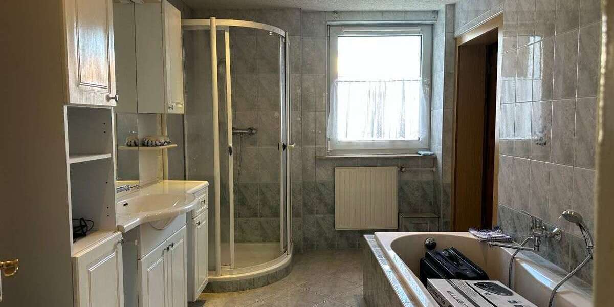 Geräumiges 1-2 Fam-Haus zum wohnen und ausbauen - Einfamilienhaus Hammerstedt | Angebot:27284543