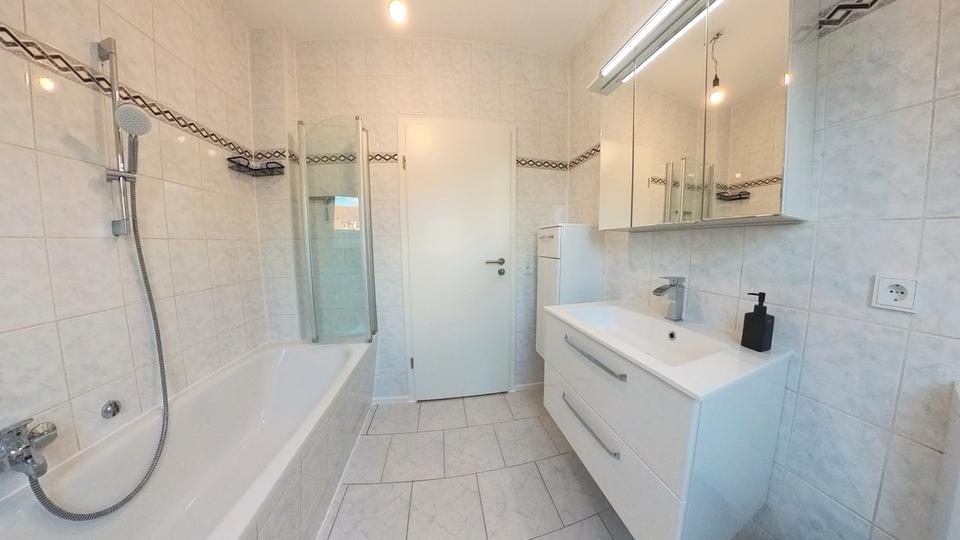 Dachgeschoßwohnung Apolda - 2 Zimmer, 67 m&sup2;, 870&euro; | Angebot:26594611