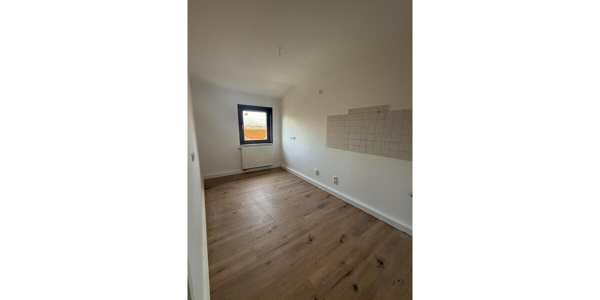Dachgeschoßwohnung Kahla - 2.5 Zimmer, 68 m&sup2;, 650&euro; | Angebot:26475200