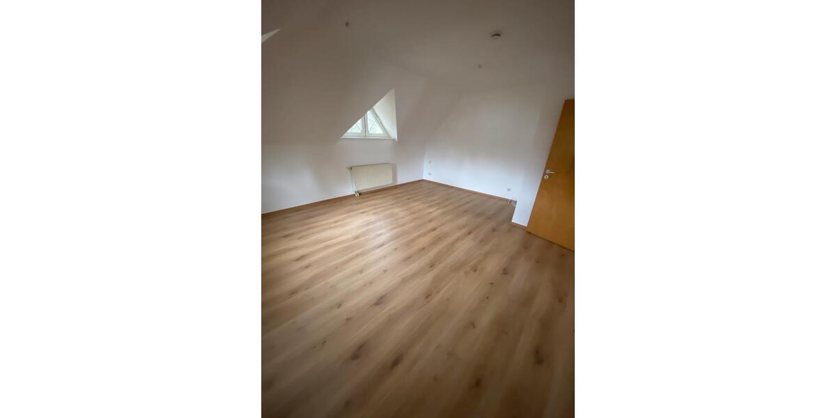 Dachgeschoßwohnung Apolda - 2 Zimmer, 63 m&sup2;, 515&euro; | Angebot:25906021