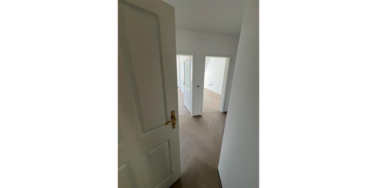 Etagenwohnung Erfurt Hochheim - 4 Zimmer, 96 m&sup2;, 1.200&euro; | Angebot:25980407