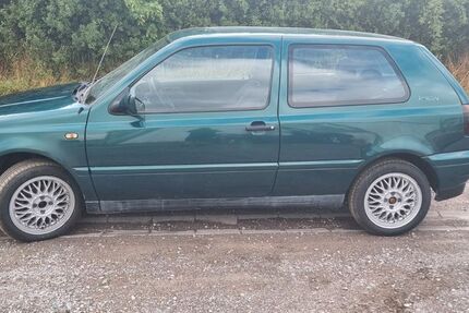 VW Golf 144.350 km 2.200 &euro; SÖMMERDA 99610