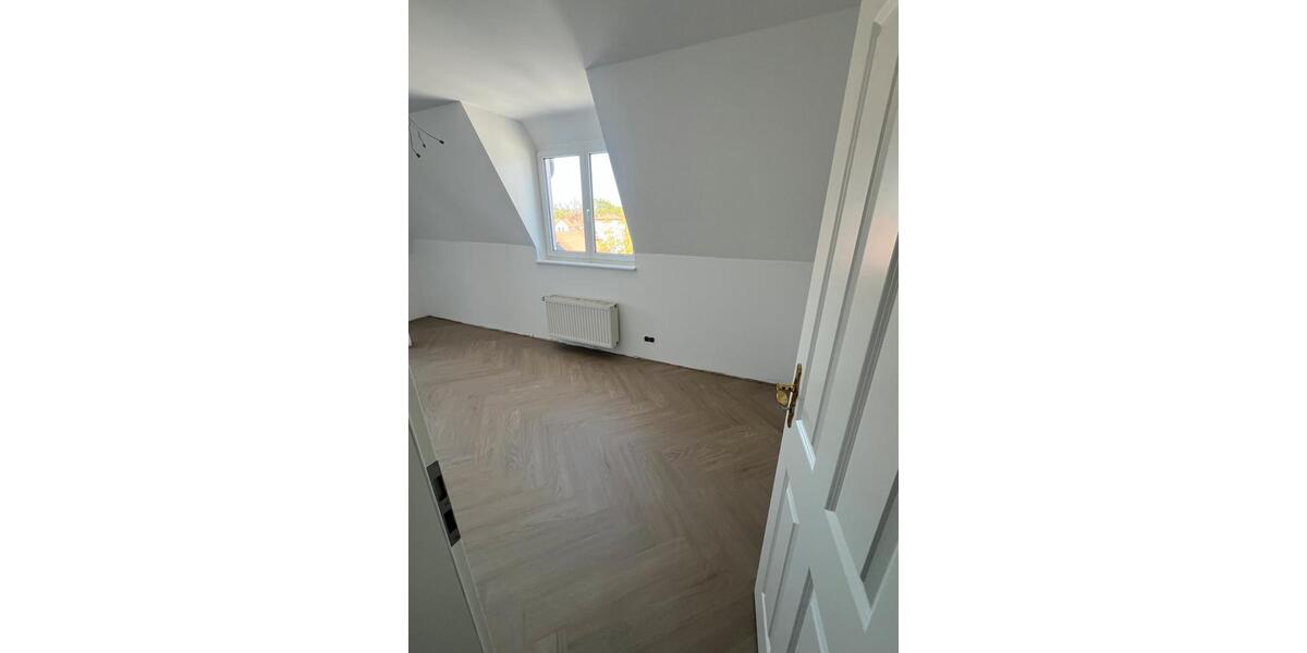 Etagenwohnung Erfurt Hochheim - 4 Zimmer, 96 m&sup2;, 1.200&euro; | Angebot:25980407