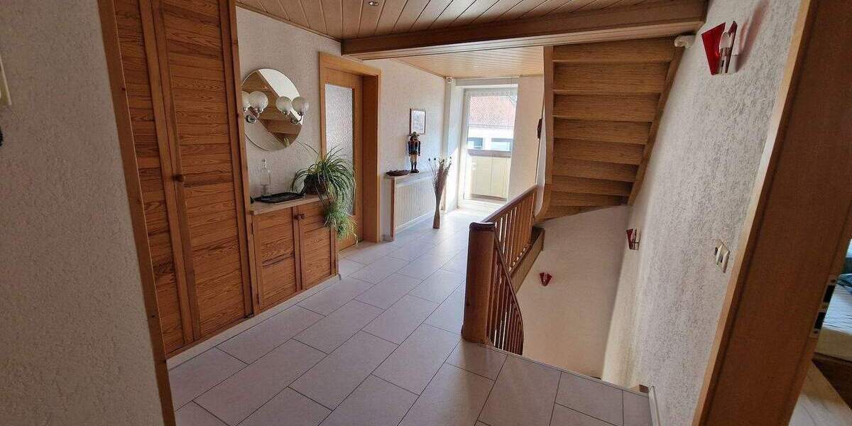 Einfamilienhaus Apolda - 7 Zimmer, 200 m&sup2;, 279.000&euro; | Angebot:25671515