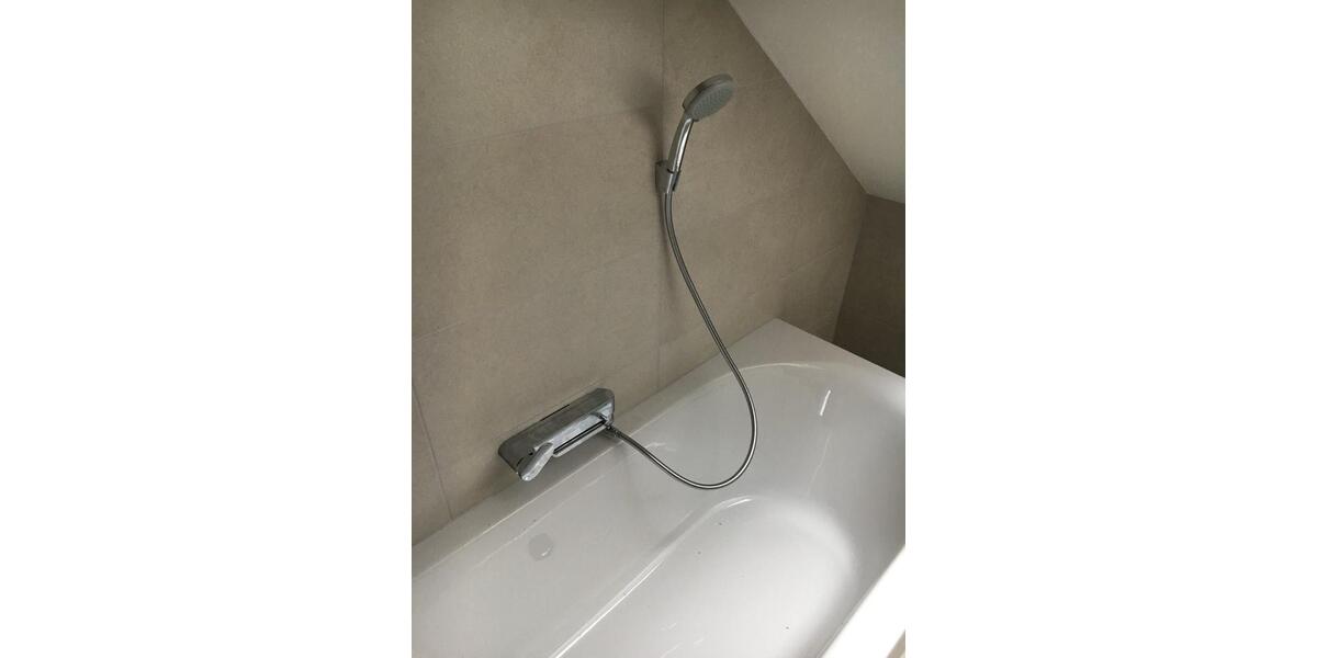 Dachgeschoßwohnung Erfurt Hochheim - 2 Zimmer, 100 m&sup2;, 1.500&euro; | Angebot:25650095