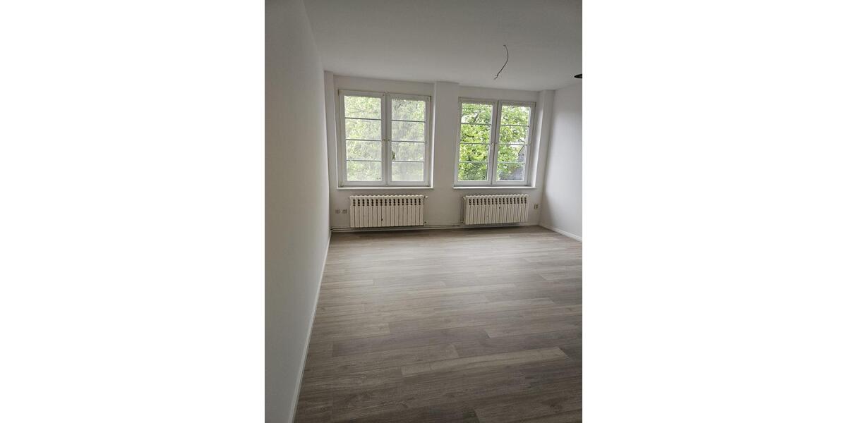 Etagenwohnung Apolda - 4 Zimmer, 135 m&sup2;, 1.350&euro; | Angebot:26581989