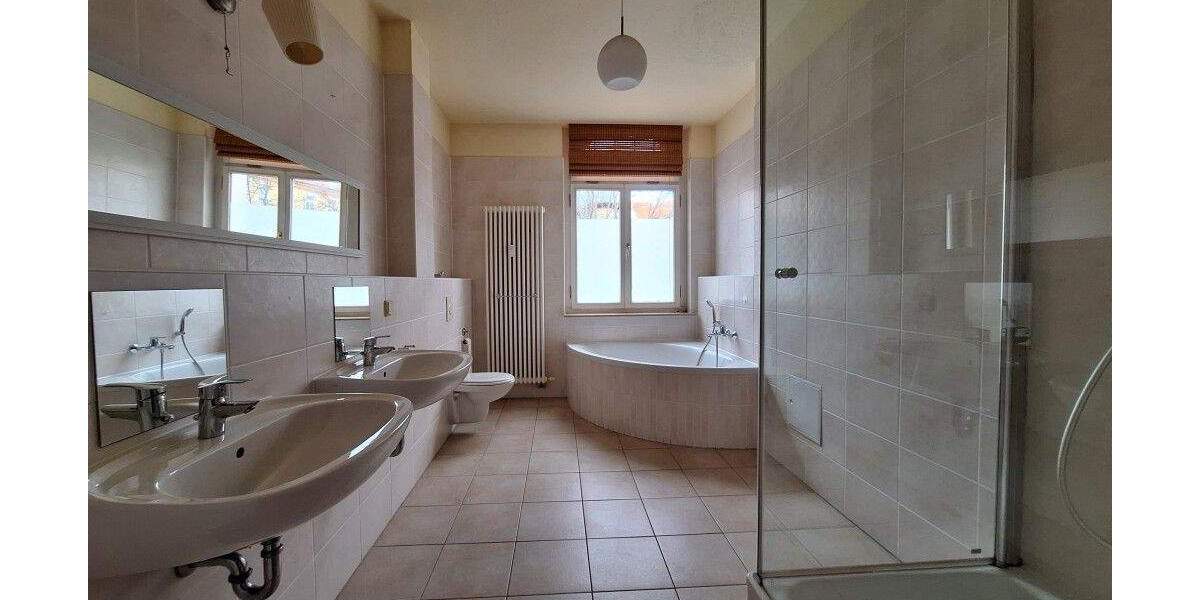 Etagenwohnung Erfurt Löbervorstadt - 4 Zimmer, 155 m&sup2;, 1.800&euro; | Angebot:25747426