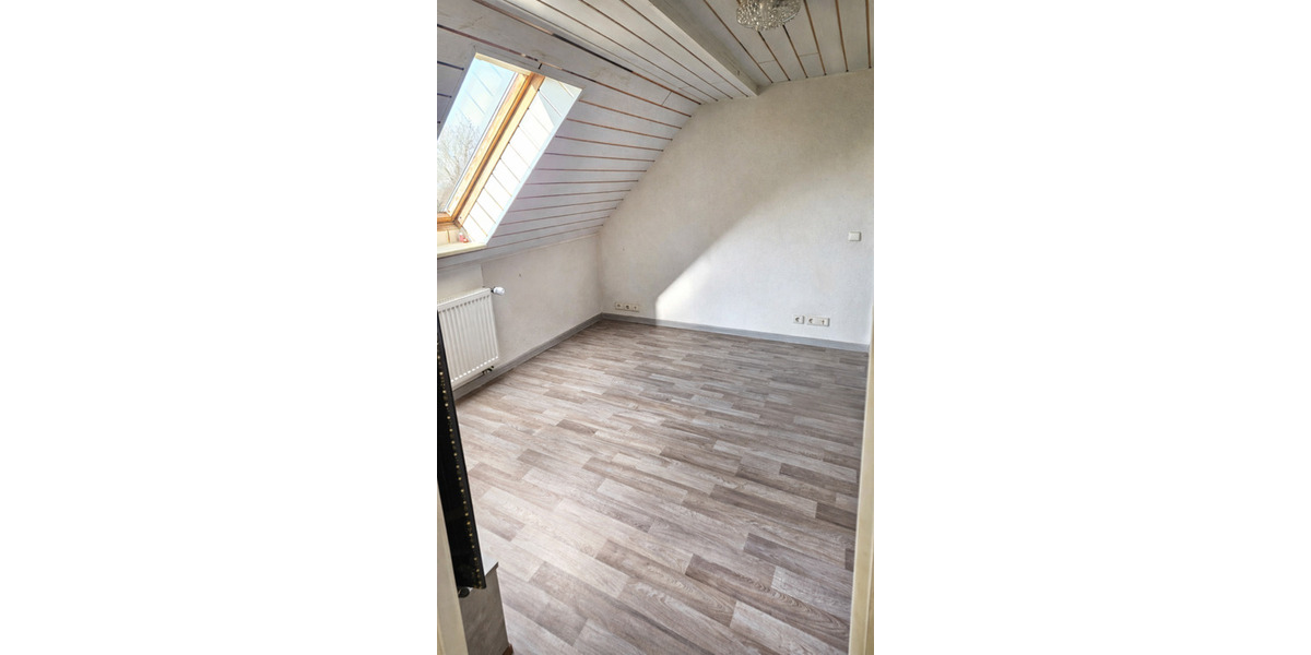 Dachgeschoßwohnung Apolda - 3 Zimmer, 50 m&sup2;, 470&euro; | Angebot:25832418