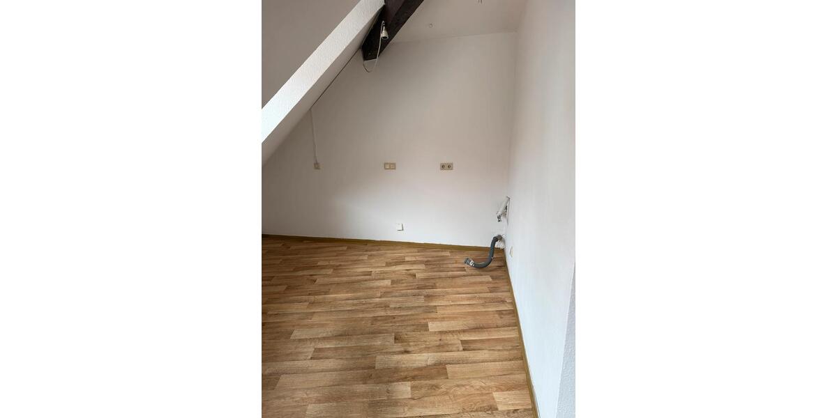 Dachgeschoßwohnung Erfurt Johannesplatz - 3 Zimmer, 100 m&sup2;, 590&euro; | Angebot:26056121