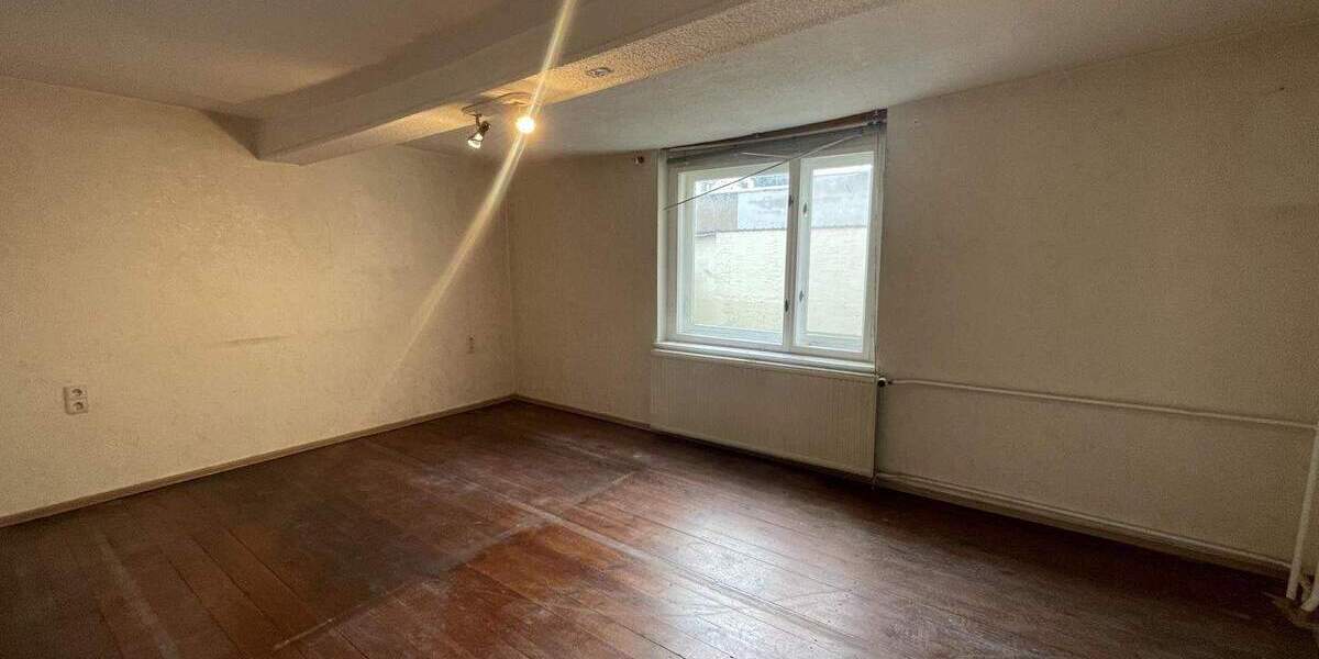 Einfamilienhaus Kölleda - 8 Zimmer, 172 m&sup2;, 110.000&euro; | Angebot:25771798