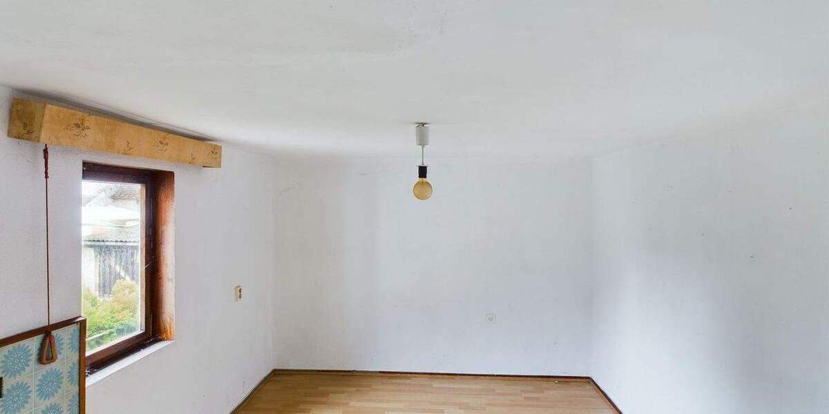 Einfamilienhaus Am Ettersberg Vippachedelhausen - 8 Zimmer, 160 m&sup2;, 75.000&euro; | Angebot:25679315