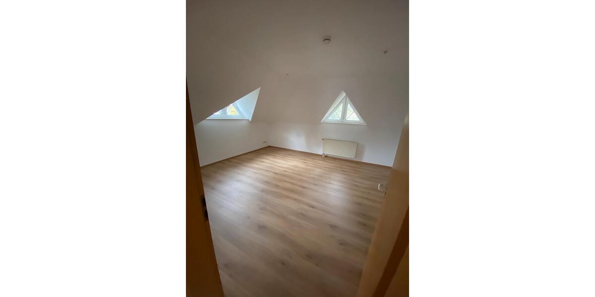 Dachgeschoßwohnung Apolda - 2 Zimmer, 63 m&sup2;, 515&euro; | Angebot:25906021