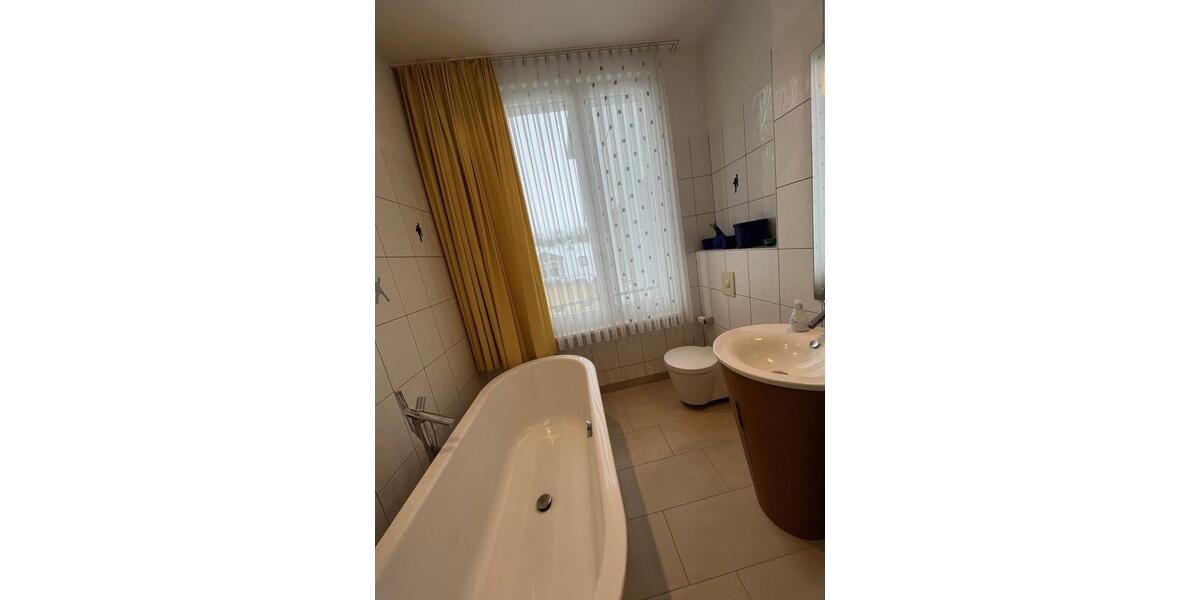 Etagenwohnung Apolda - 3 Zimmer, 99 m&sup2;, 750&euro; | Angebot:24624838