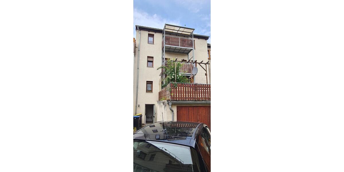 ruhig gelegenes Dreifamilienhaus mit Garagen , teilw. freiwerdend - Mehrfamilienhaus, Wohnhaus Kahla | Angebot:26009990