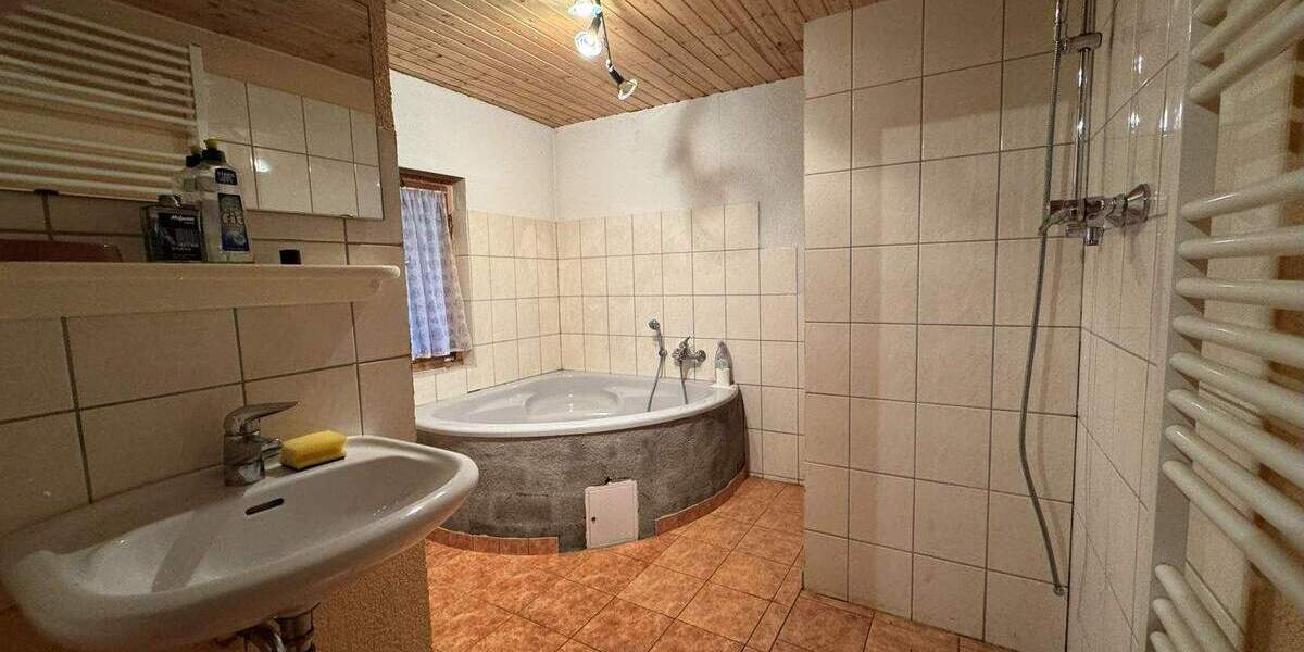 Einfamilienhaus Am Ettersberg Buttelstedt - 6 Zimmer, 220 m&sup2;, 96.900&euro; | Angebot:25743905