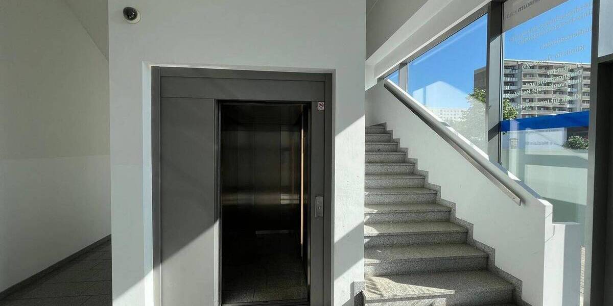 Gewerbeobjekt Jena Lobeda - 8 Zimmer, 207 m&sup2;, 1.980&euro; | Angebot:25678041