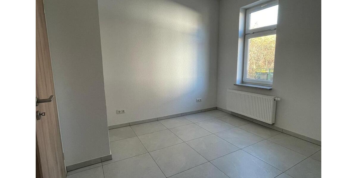 Etagenwohnung Erfurt Hochheim - 4 Zimmer, 130 m&sup2;, 1.300&euro; | Angebot:26004800