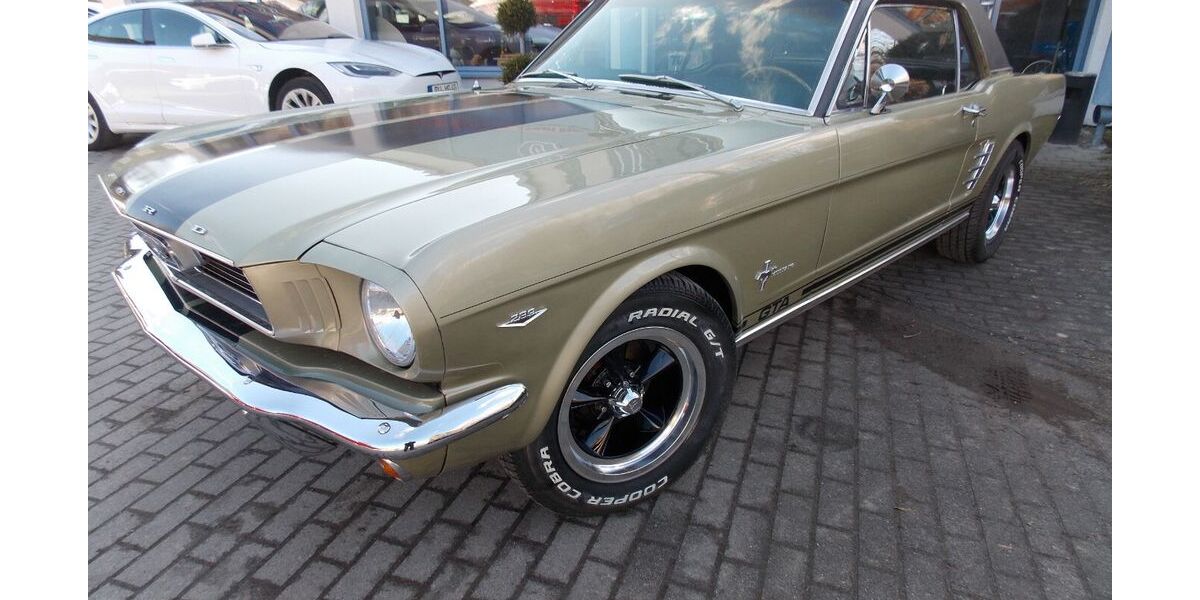 Ford Mustang 37.000 km 32.500 &euro; Rudolstadt 07407
