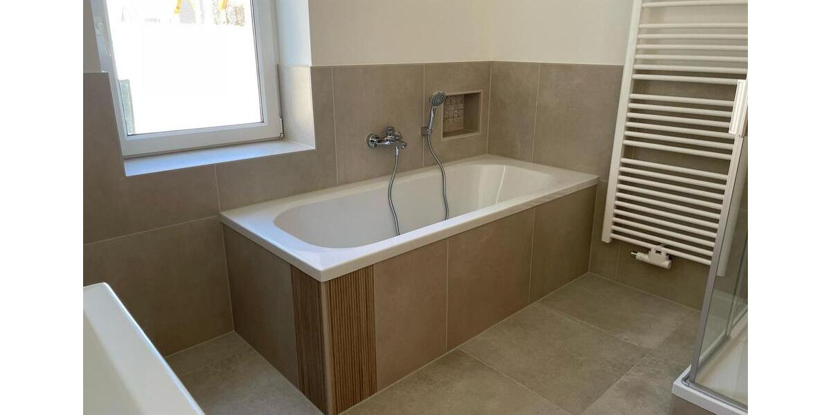 Etagenwohnung Erfurt Hochheim - 4 Zimmer, 130 m&sup2;, 1.300&euro; | Angebot:26004800