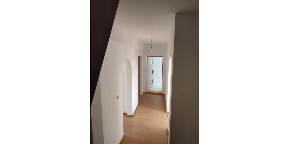 Dachgeschoßwohnung Apolda - 4 Zimmer, 88 m&sup2;, 660&euro; | Angebot:22479618