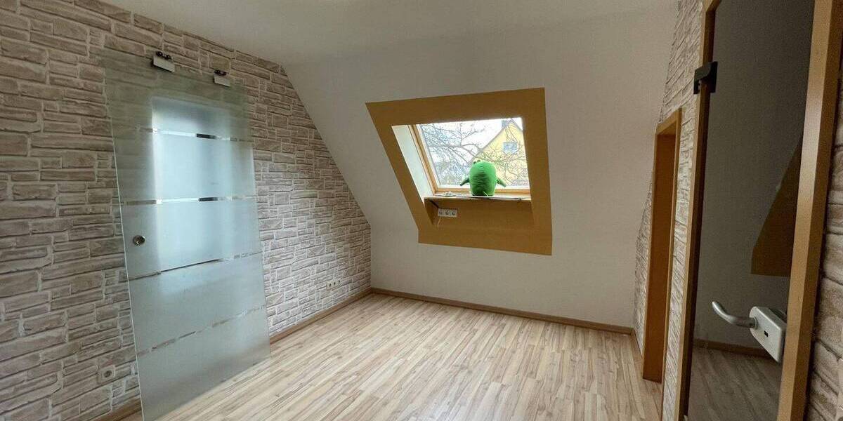 Einfamilienhaus Kölleda - 8 Zimmer, 267 m&sup2;, 279.000&euro; | Angebot:25676937