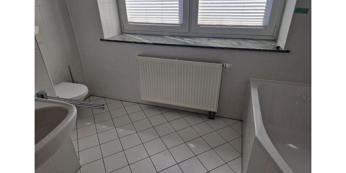 Etagenwohnung Erfurt - 2 Zimmer, 100 m&sup2;, 1.200&euro; | Angebot:19356337