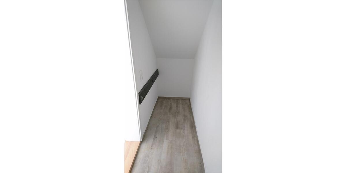 Dachgeschoßwohnung Erfurt Johannesplatz - 4 Zimmer, 130 m&sup2;, 1.300&euro; | Angebot:26619946