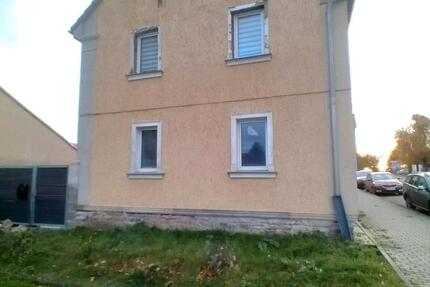 Haus Udestedt - 12 Zimmer, 240 m&sup2;, 185.000&euro; | Angebot:27110874