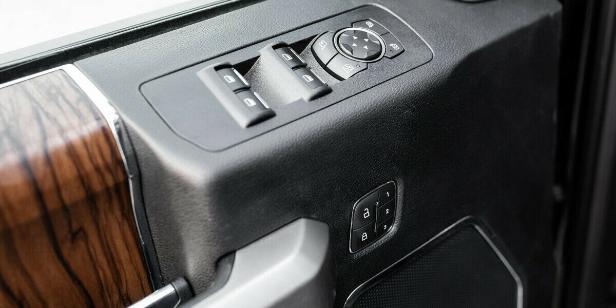 Ford F 150 5.0l V8 Lariat 4x4 53.000 km 49.990 &euro; Rudolstadt 07407