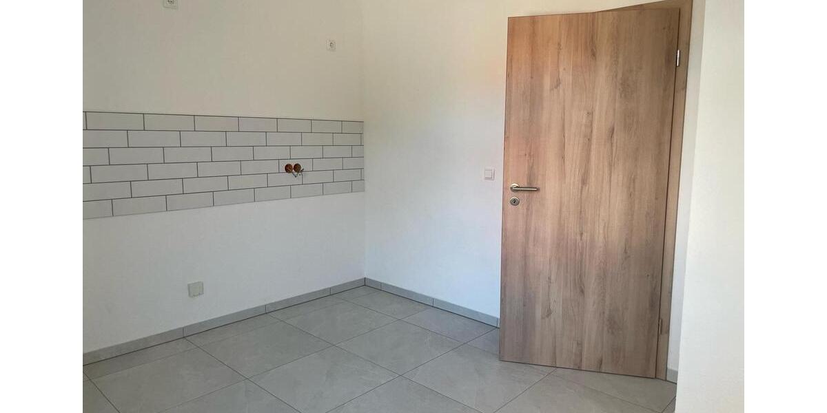 Etagenwohnung Erfurt Hochheim - 4 Zimmer, 130 m&sup2;, 1.300&euro; | Angebot:26004800