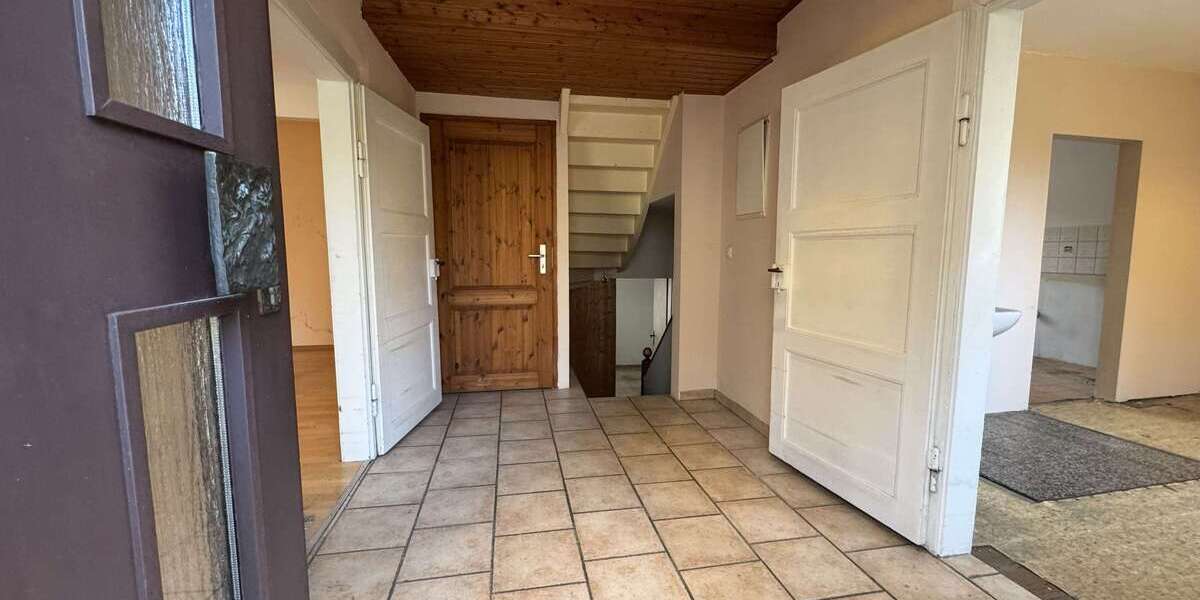 Einfamilienhaus Am Ettersberg - 6 Zimmer, 220 m&sup2;, 96.900&euro; | Angebot:25783756