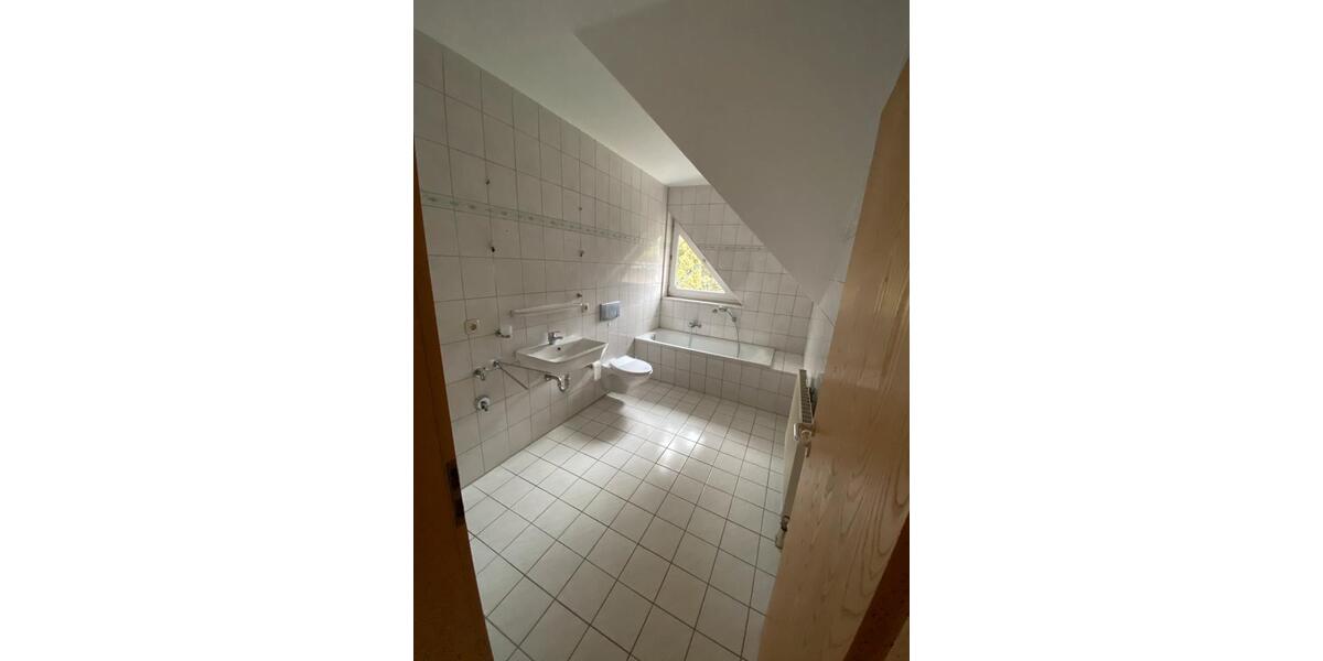 Dachgeschoßwohnung Apolda - 2 Zimmer, 63 m&sup2;, 515&euro; | Angebot:25906021