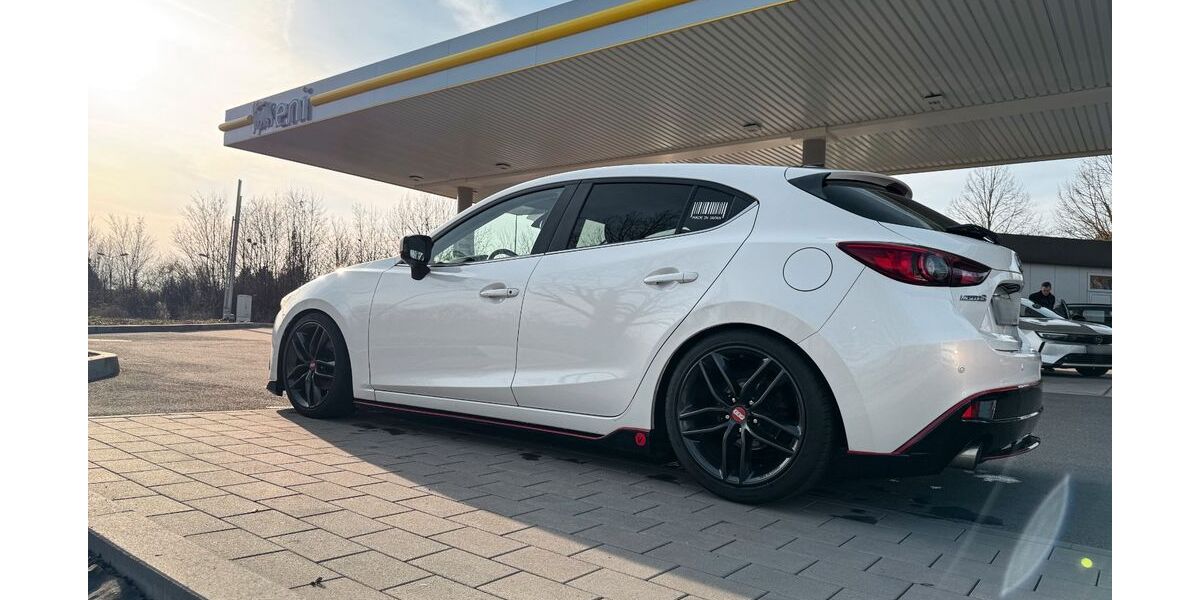 Mazda 3 126.127 km 9.900 &euro; Weimar 99423