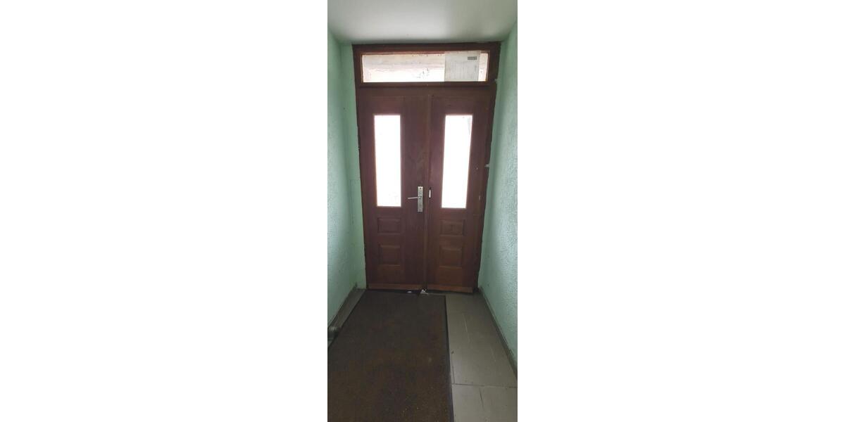 ruhig gelegenes Dreifamilienhaus mit Garagen , teilw. freiwerdend - Mehrfamilienhaus, Wohnhaus Kahla | Angebot:26009990