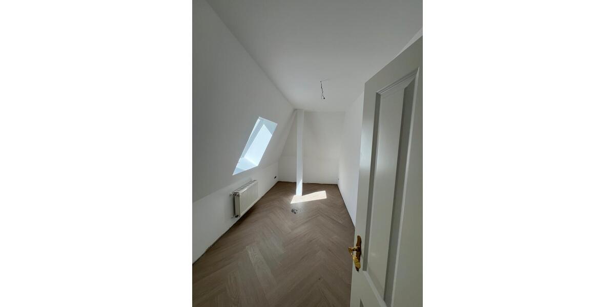 Etagenwohnung Erfurt Hochheim - 4 Zimmer, 96 m&sup2;, 1.200&euro; | Angebot:25980407