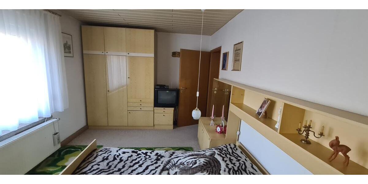 Einfamilienhaus in Alleinlage mit großem Grundstück - Einfamilienhaus Großeutersdorf | Angebot:26009999