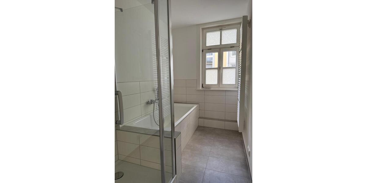 Etagenwohnung Erfurt - 5 Zimmer, 140 m&sup2;, 1.900&euro; | Angebot:26662233