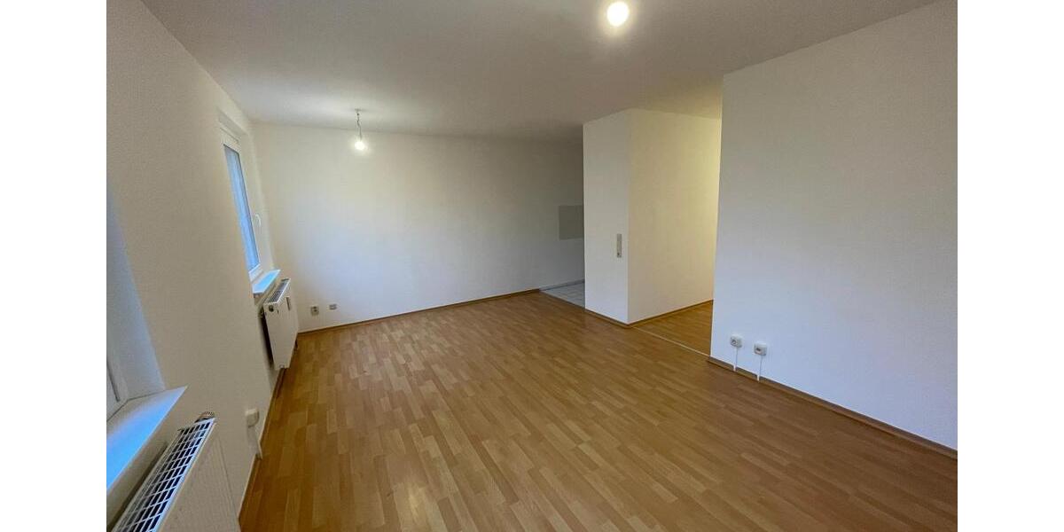 Etagenwohnung Apolda - 1 Zimmer, 80 m&sup2;, 595&euro; | Angebot:25886940