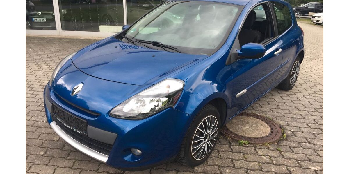 Renault Clio 106.000 km 2.900 &euro; Dorndorf/Steudnitz 07774
