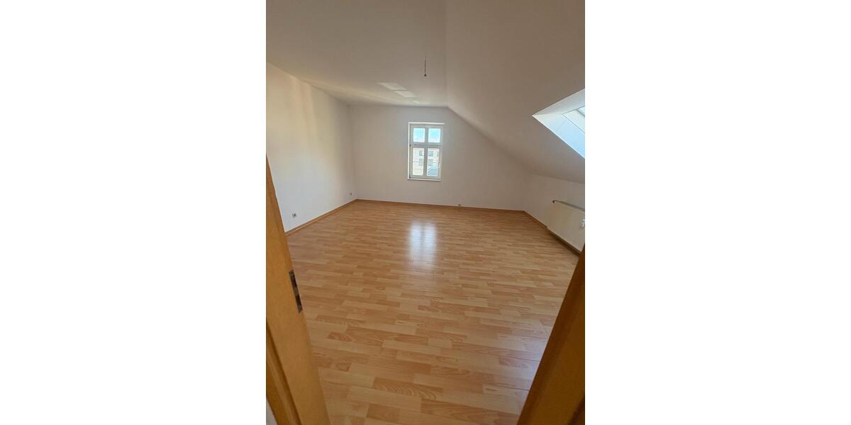 Dachgeschoßwohnung Erfurt - 5 Zimmer, 196 m&sup2;, 2.156&euro; | Angebot:26264396