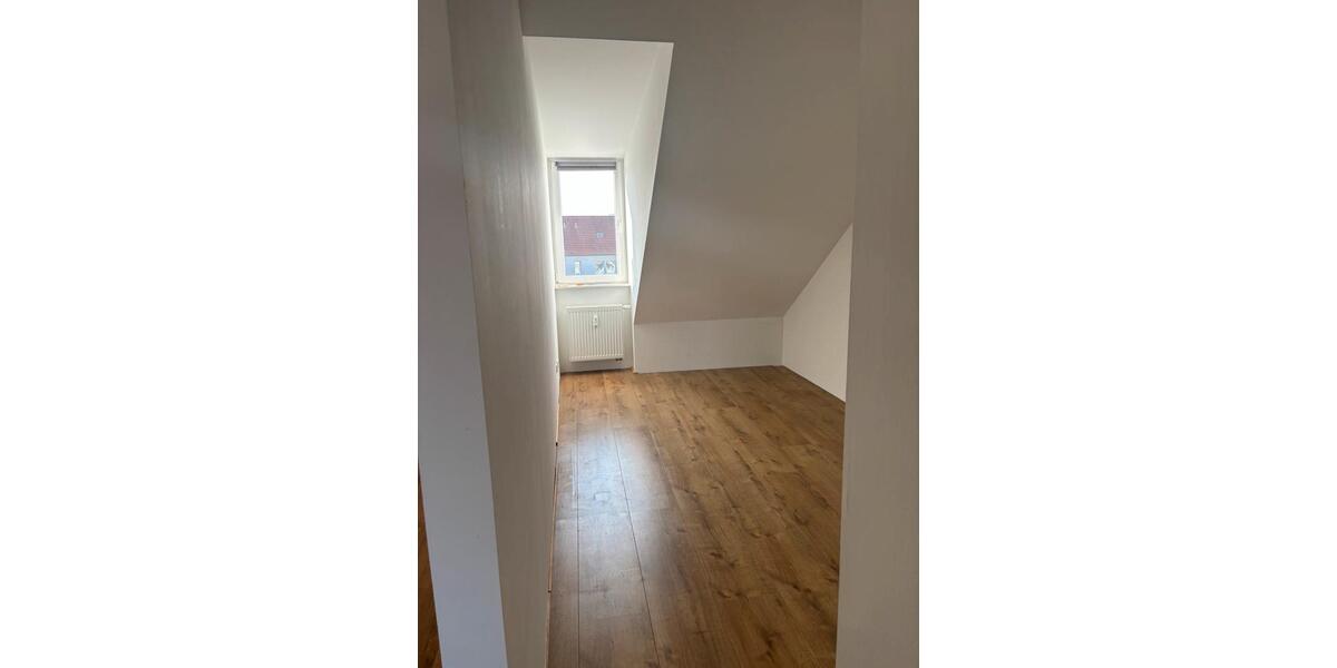 Dachgeschoßwohnung Erfurt Daberstedt - 4 Zimmer, 100 m&sup2;, 900&euro; | Angebot:25962245