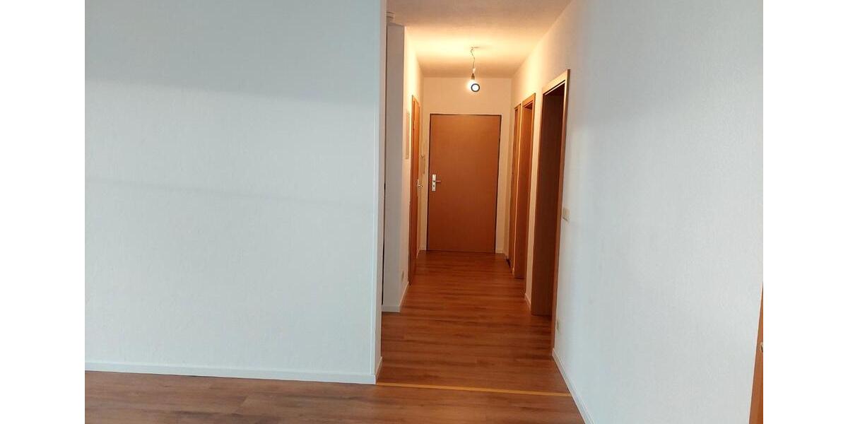 Dachgeschoßwohnung Erfurt Hochheim - 3 Zimmer, 78 m&sup2;, 853&euro; | Angebot:26354149