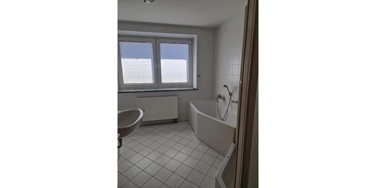 Etagenwohnung Erfurt - 2 Zimmer, 100 m&sup2;, 1.200&euro; | Angebot:19356337