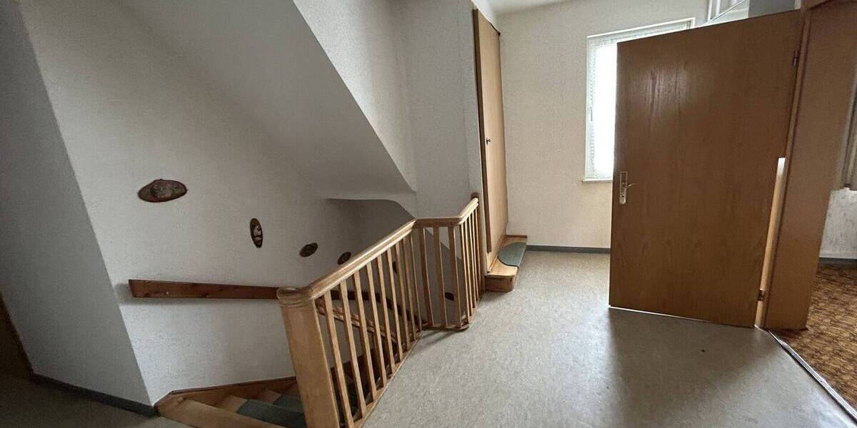 Einfamilienhaus Guthmannshausen Guthmannshausen - 8 Zimmer, 213 m&sup2;, 140.000&euro; | Angebot:25745772