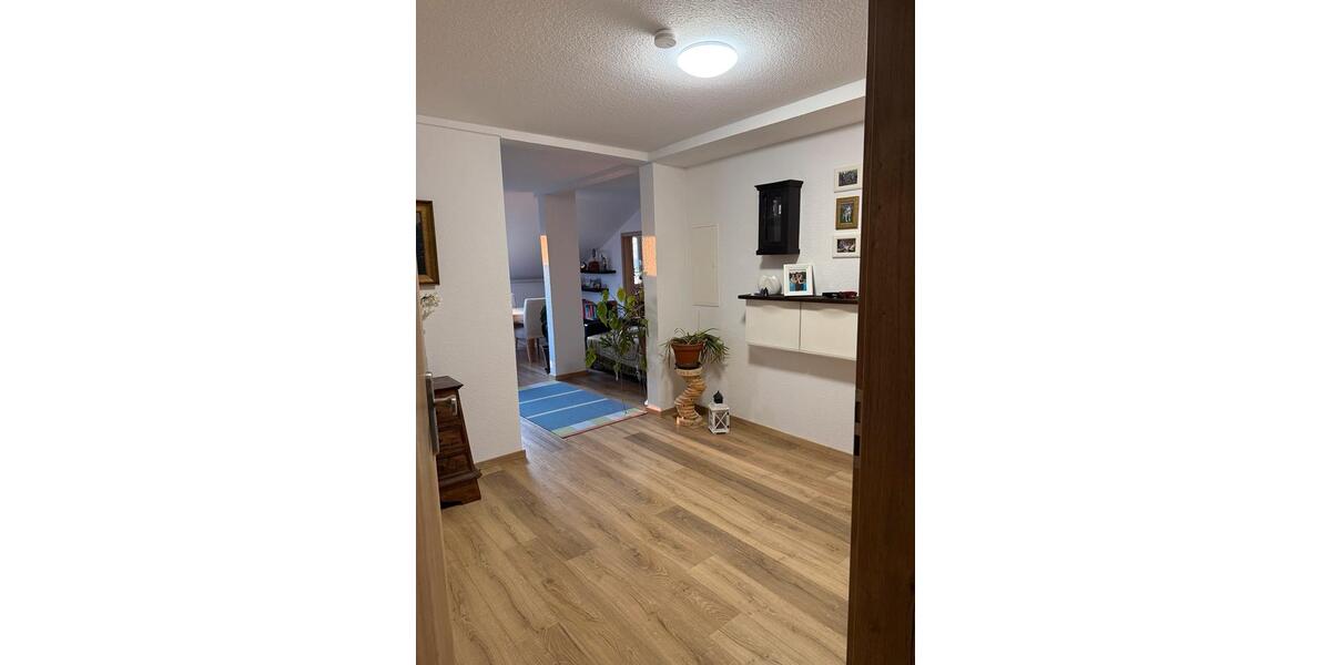 Dachgeschoßwohnung Apolda - 3 Zimmer, 85 m&sup2;, 930&euro; | Angebot:25352752